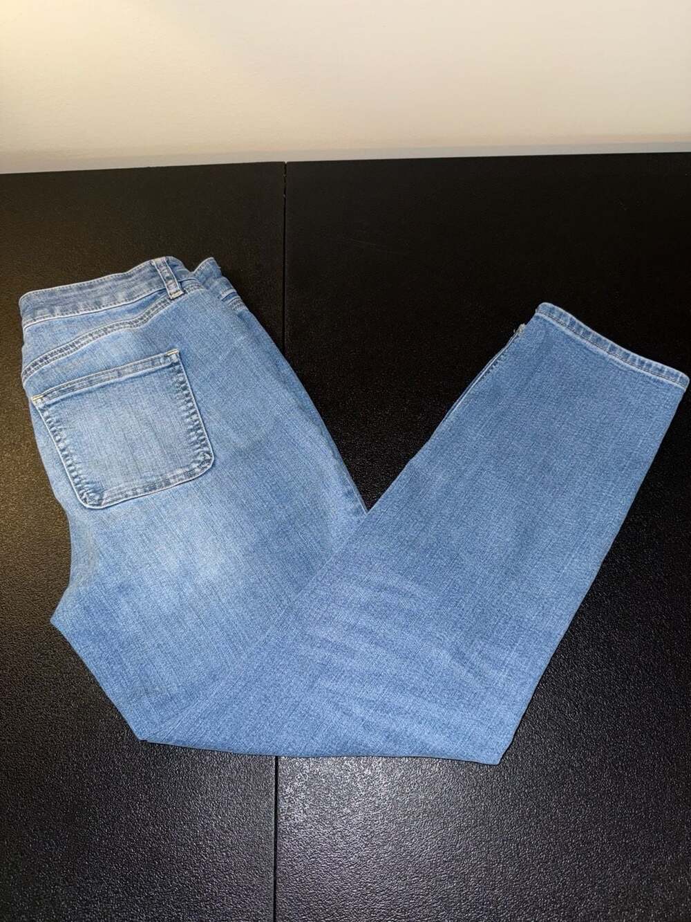 WHBM Slim Crop Light Wash Denim Jeans with Patch Pockets Size 4